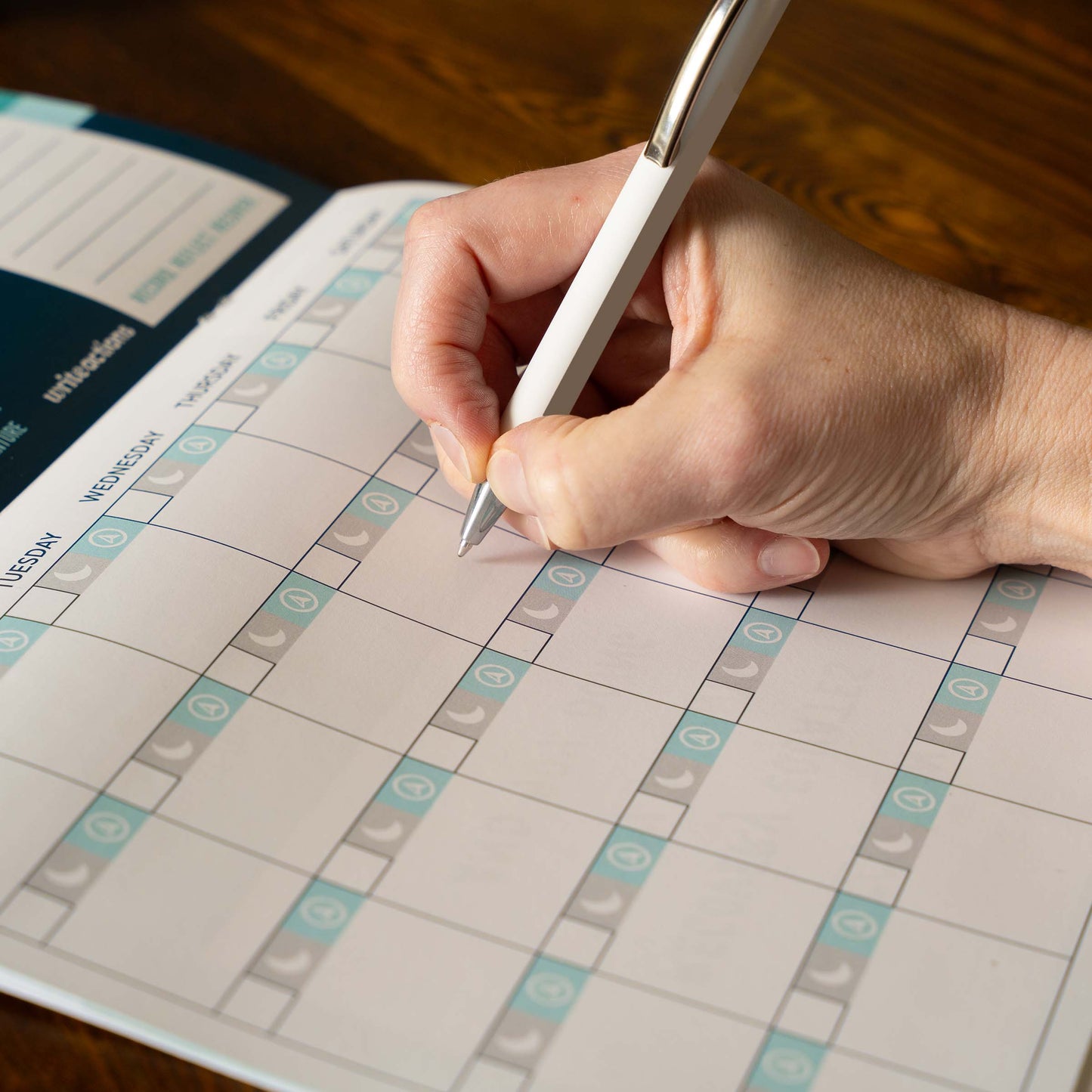 Addiction Recovery Calendar: Prompting Self-Awareness Edition (with Personal Response Notebook)